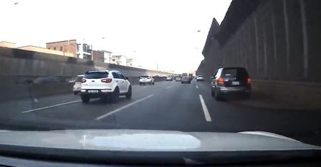 Wypadek na autostradzie. Wszystko nagrała samochodowa kamera