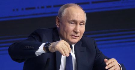Putin zadrwił z Niemców. "Musimy im jakoś pomóc"