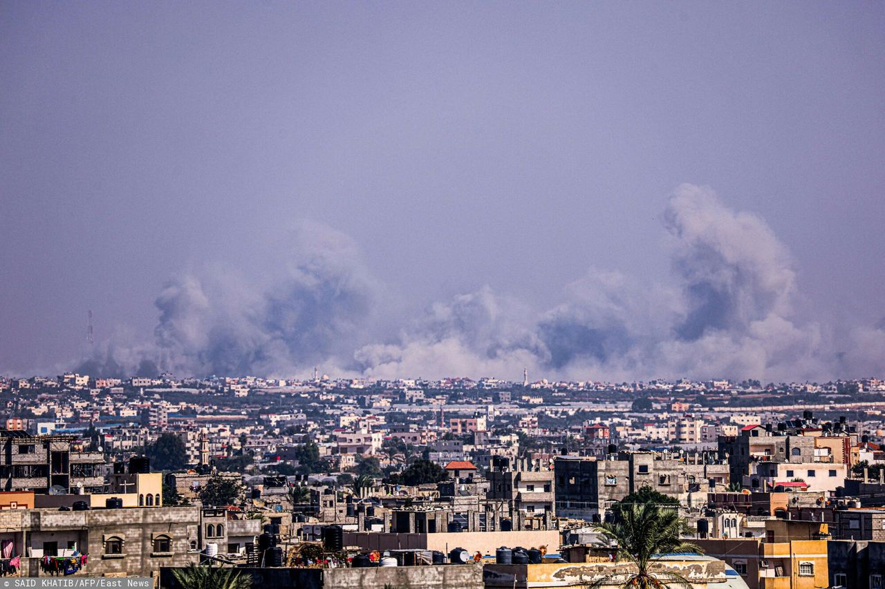 Gaza cut off. "Bombardment from all sides"