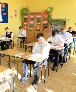 Egzamin gimnazjalny 2018. Testy z biologii, chemii, fizyki, geografii i matematyki. Arkusze - gdzie szukać?
