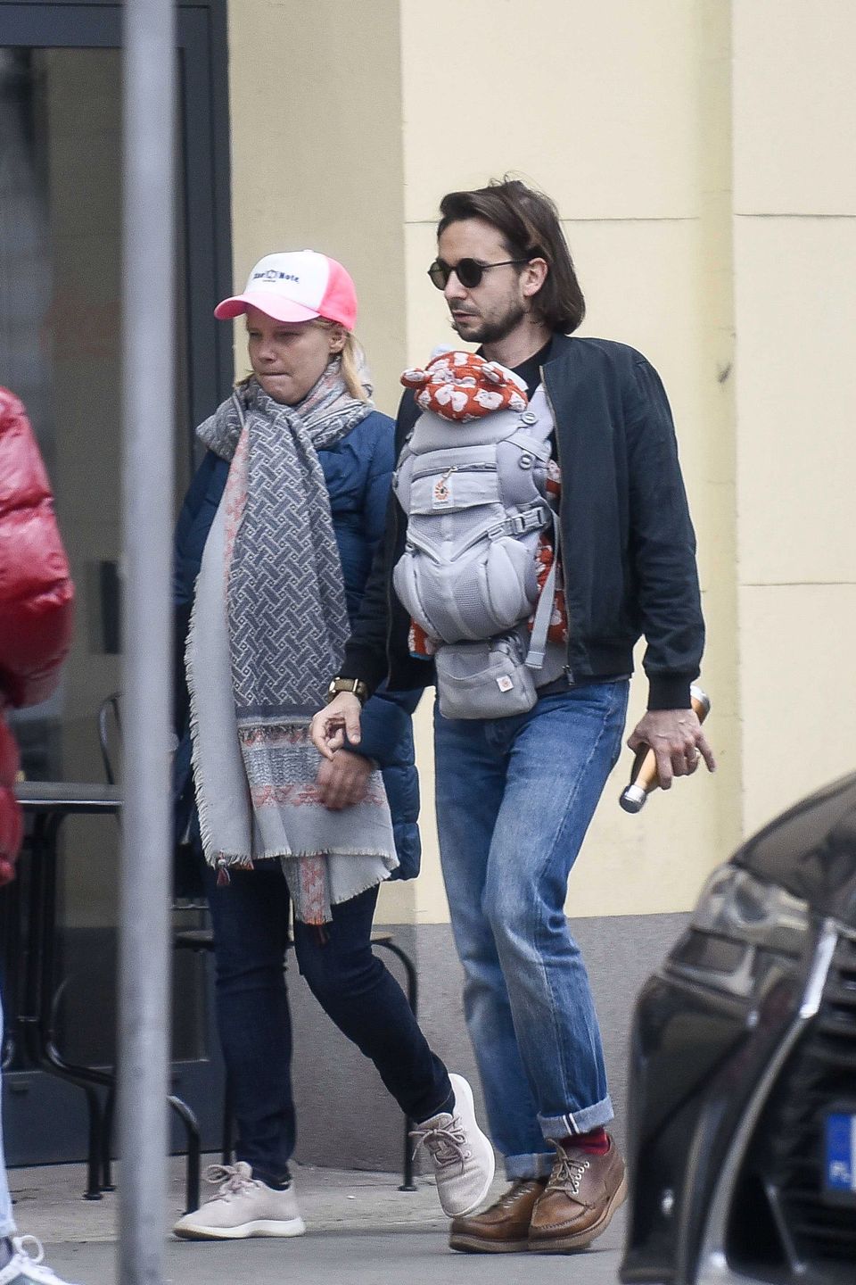 Joanna Kulig z dzieckiem i mężem na spacerze