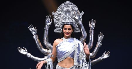 Miss Universe 2018: "Narodowe stroje" zaskakują. Swoim rozmachem mogą też śmieszyć