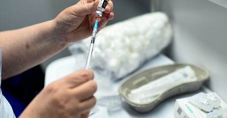 Kelnerka nie chciała się zaszczepić. Została zwolniona z pracy
