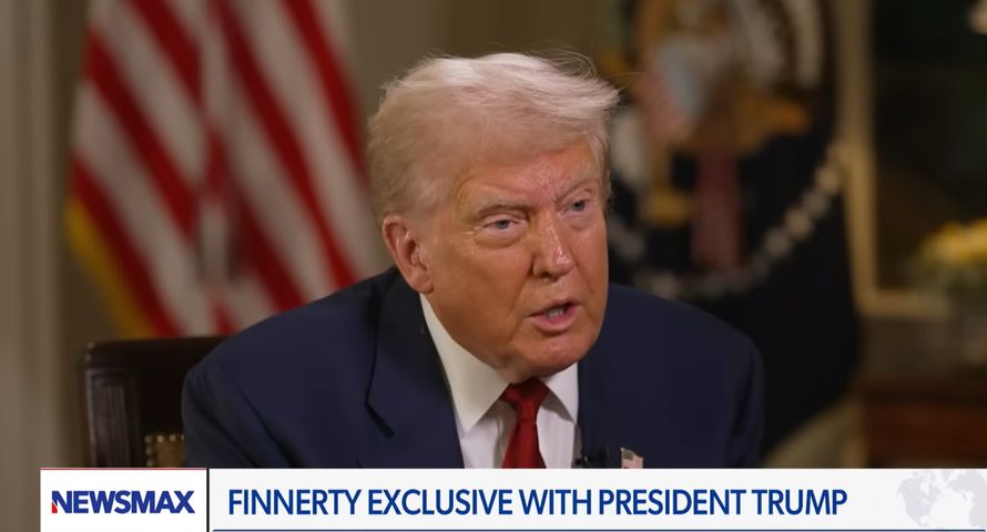 Ulubiony kanał Trumpa wchodzi do Polski. "Problem i Sakiewicza, i Stanowskiego"