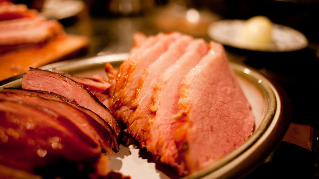 Peklowana szynka wieprzowa bez kości (samo mięso), na zimno