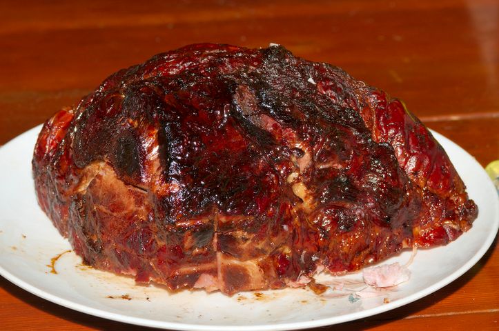 Pieczona peklowana szynka wieprzowa bez kości (samo mięso)
