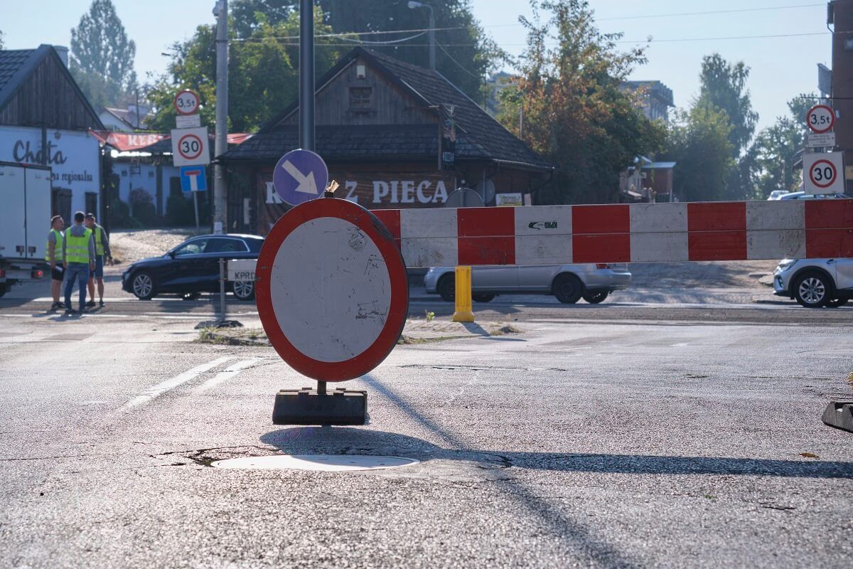 Zakaz wjazdu z ul. Glinianej w ul. Nadbystrzycką