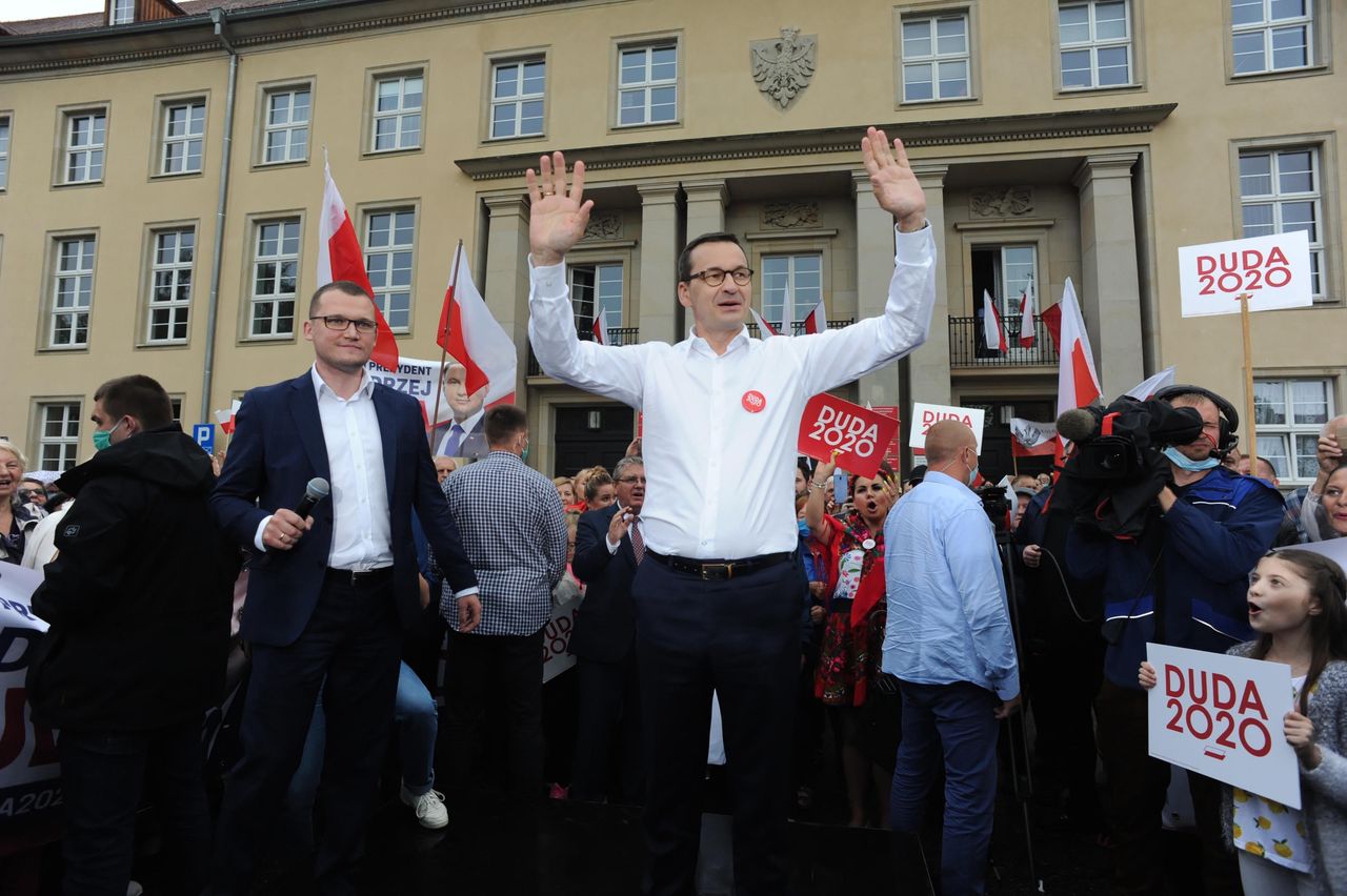 5 lipca. Koszalin. Premier Mateusz Morawiecki i wiceszef MSWiA Paweł Szefernaker na wiecu wyborczym Andrzeja Dudy