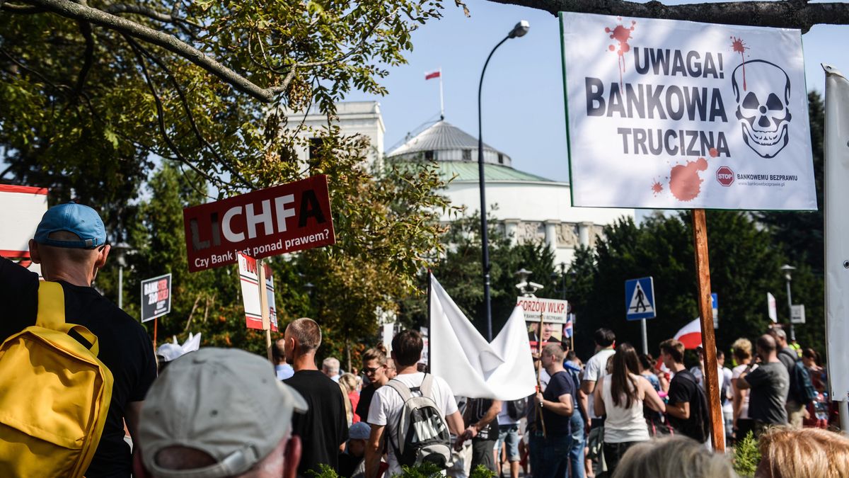 manifestacja
Jakub Kami�ski
banki, bankowe bezprawie, franki, frankowicze, kredyty, poszkodowani, przez banki, sejm, Stop Bankowemu Bezprawiu, pikieta, protest, ruch spo�eczny, stowarzyszenie
