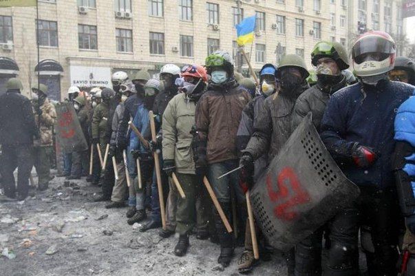 Protesty na Ukrainie. Nacjonaliści pod parlamentem w Kijowie