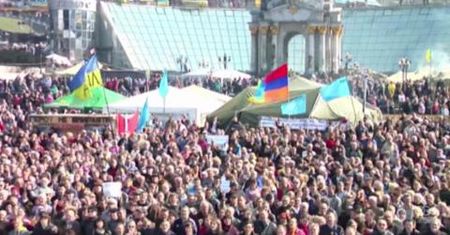 Demonstracja w Kijowie. Trzy tysiące ludzi na Placu Niepodległości