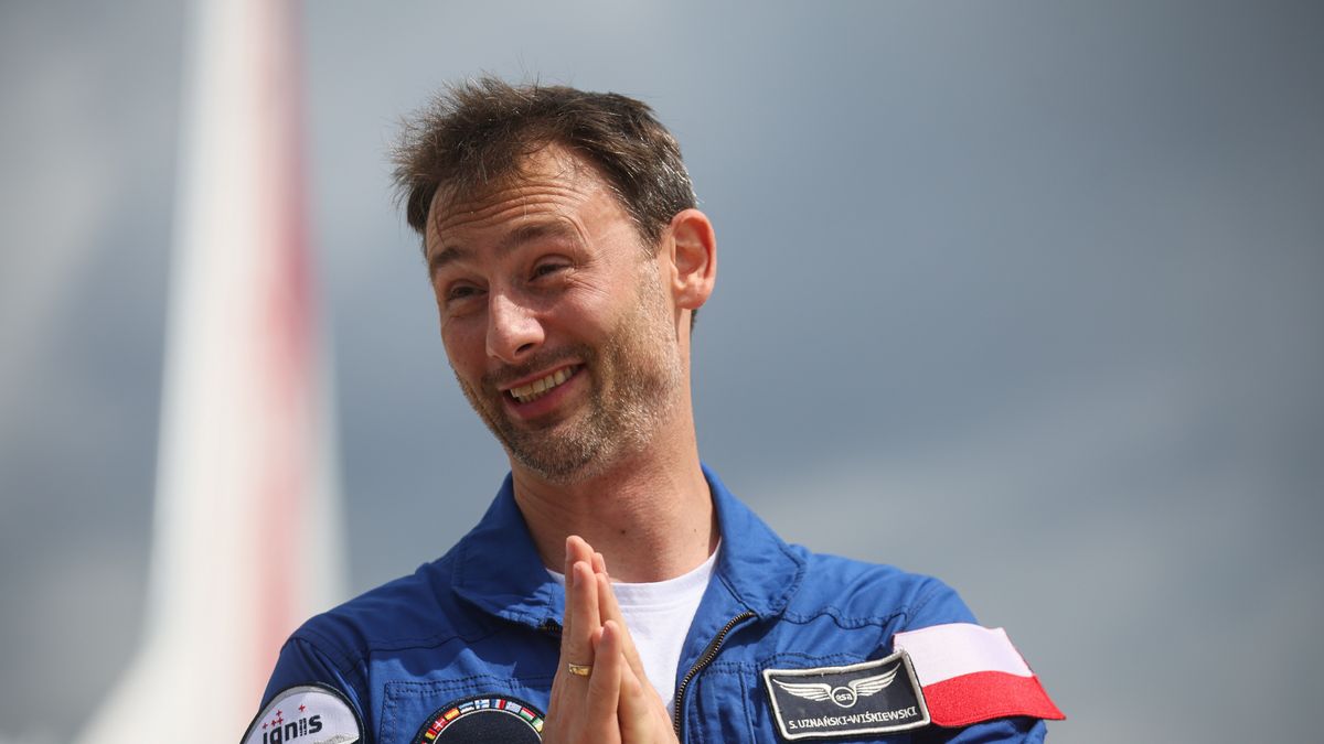 Leszek Szyma�ski
astronauta, Ax 4, Ax 4 Ax-4 Axiom 4 Axiom-4, Ax-4, Axiom 4, Axiom-4, Falcon 9, IGNIS, ISS, komercyjna, komercyjny, kosmiczne, kosmiczny, kosmodrom, kosmos, kosmosie, lot, lot w kosmos, loty, misja kosmiczna, po powrocie, polak, powitanie, powr�t z kosmosu, rakieta, lotnisko