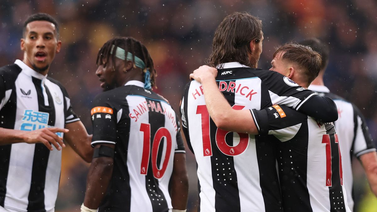 Getty Images / Naomi Baker / Na zdjęciu: piłkarze Newcastle United