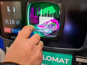 Przyniósł 611 butelek i puszek do Auchan. Tyle zarobił rekordzista