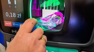 Przyniósł 611 butelek i puszek do Auchan. Tyle zarobił rekordzista