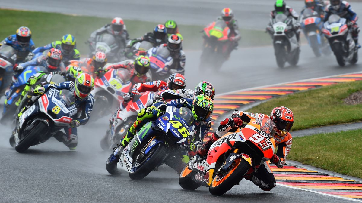 Materiały prasowe / Na zdjęciu: Marc Marquez przed Valentino Rossim na czele wyścigu