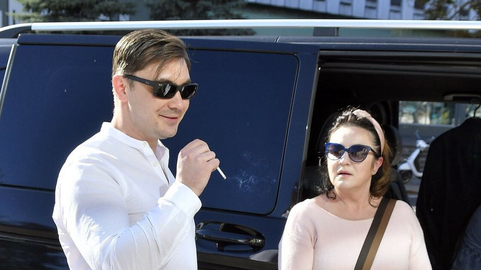 Sprawa rozwodowa Daniela MartyniukaPHOTO PAWEL NOWAK / SUPER EXPRESS   !!! NIE MA ZGODY NA PUBLIKACJE WIZERUNKU OSOB PRZEDSTAWINYCH NA ZDJECIACH !!!  !!! PUBLIKACJA NA ODPOWIEDZIALNOSC REDAKCJI !!!  !!! ZDJECIA PAPARAZZI !!!  BIALYSTOK  W SADZIE OKREGOWYM W BIALYMSTOKU ODBYLA SIE ROZPRAWA ROZWODOWA DANIELA MARTYNIUKA I EWELINY MARTYNIUK. SYNA WSPIERALA MATKA DANUTA MARTYNIUK WRAZ Z SIOSTRA I RODZINA. EWELINA NA ROZPRAWE PRZYJECHALA Z OJCEM. DANIEL MARTYNIUK OTRZYMAL ROZWOD.  21/09/2020  N/Z DANUTA MARTYNIUK DANIEL MARTYNIUK  ROZWOD MALZENSTWO ALIMENTY SAD ROZPRAWA ZENON MARTYNIUK SYN RODZINA ROZWIEDZIONY  WSZYSTKIE ZDJECIA NA HTTP://AGENCJA.SE.COM.PLPAWEL NOWAK