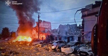 "Zmasowany atak trwał 12 godzin". Zełenski reaguje