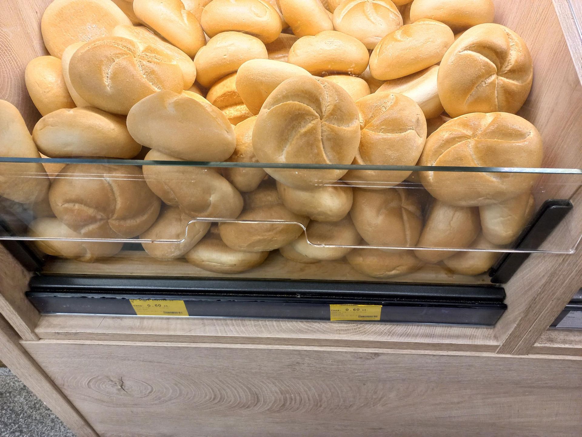 Klienci mają do wyboru dwa rodzaje bułek