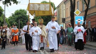 Boże Ciało w Łęczycy. Tłumy wiernych na procesji