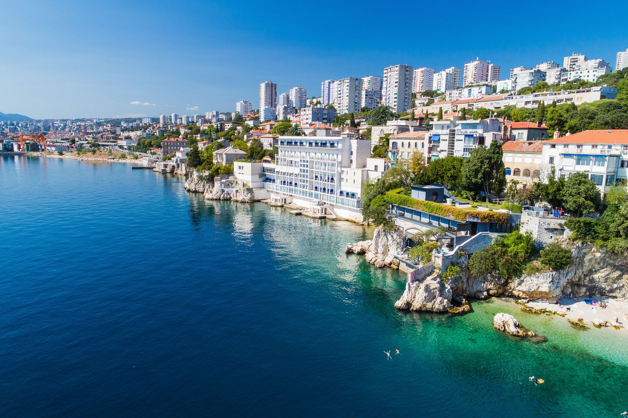 Rijeka położona jest nad Zatoką Kvarner
