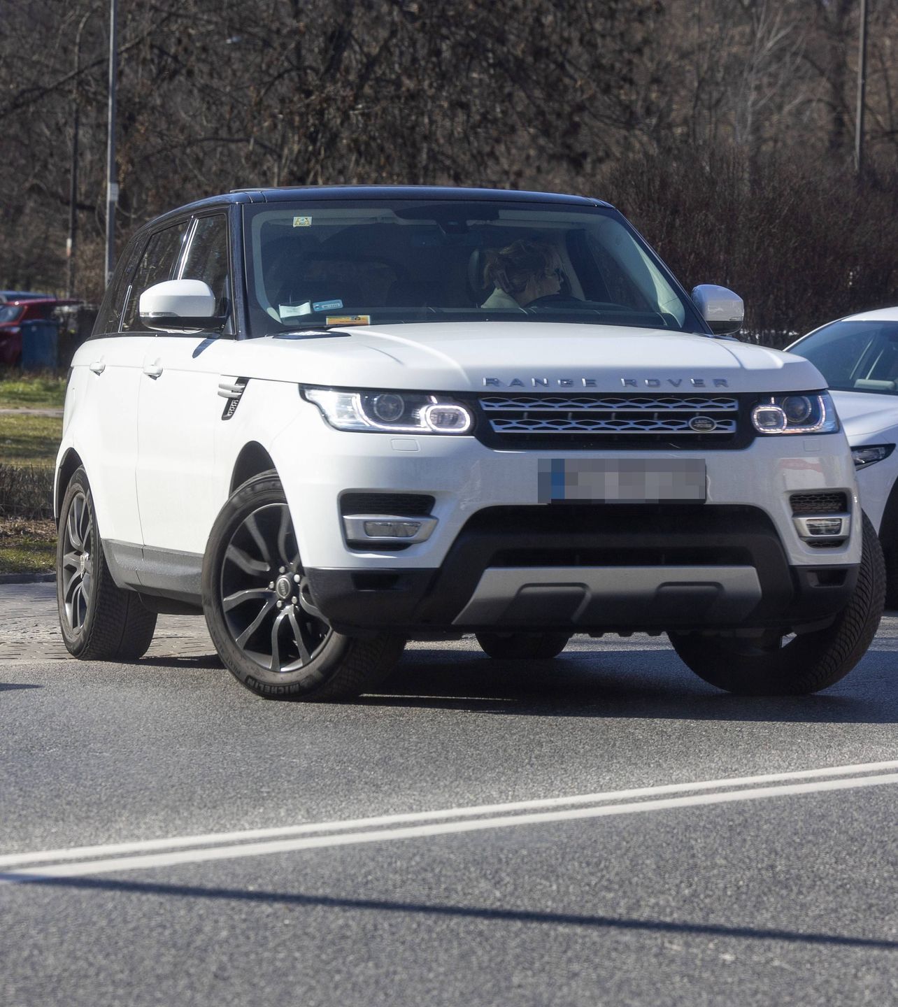 Beata Ścibakówna walczy z wiatrem i  łamie przepisy drogowego