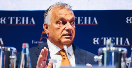 Orban w Gruzji. "Nie reprezentuje UE". To kolejna kostka domina
