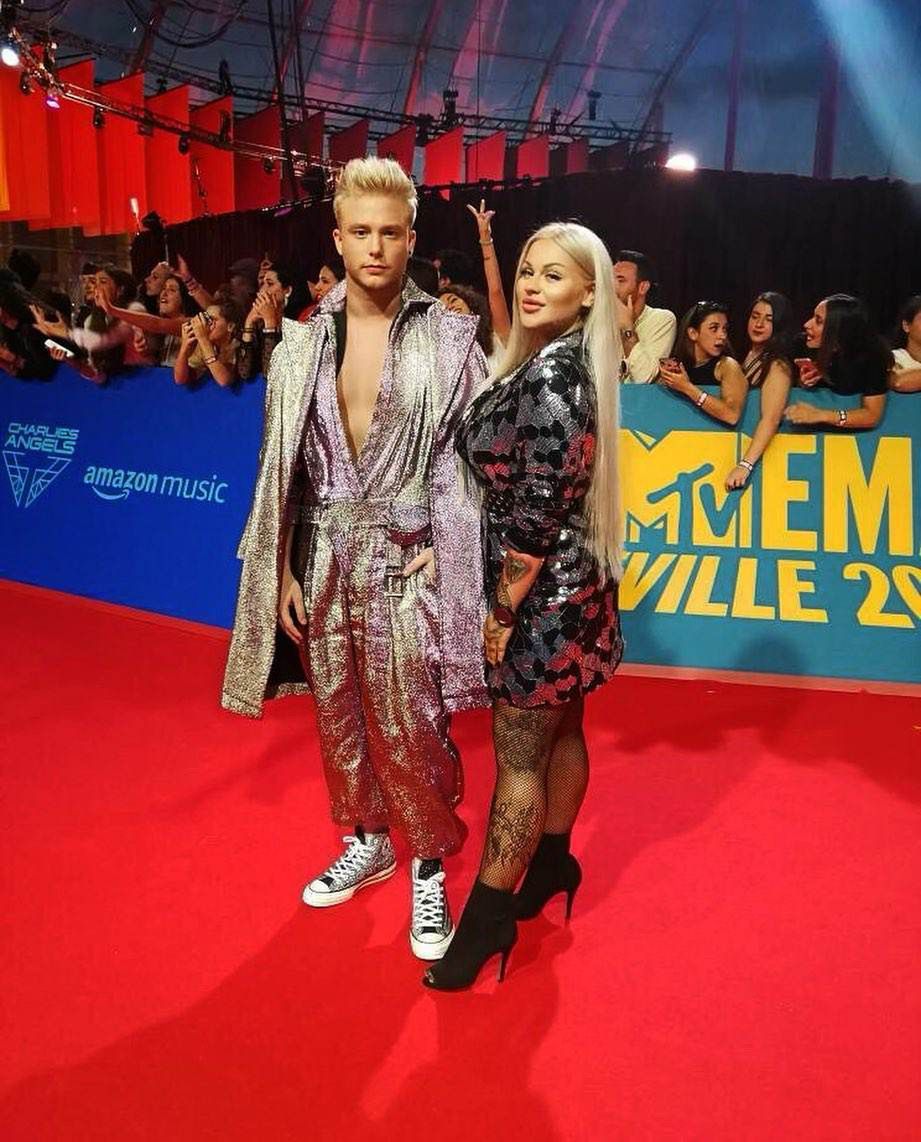Ewelina "Ewelona" Kubiak i Patryk Spiker na czerwonym dywanie - MTV EMA 2019