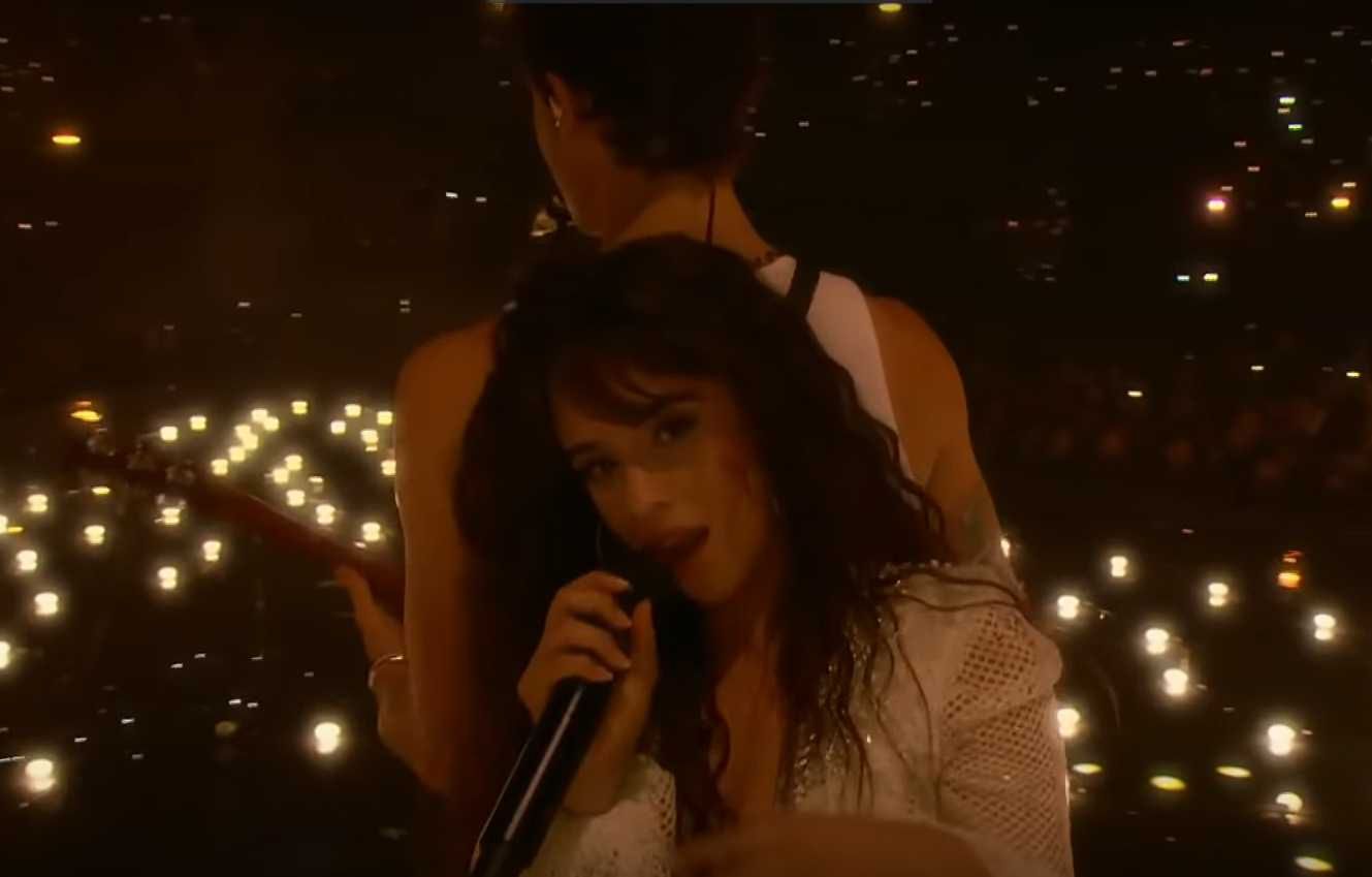 Shawn Mendes i Camila Cabello na scenie - MTV VMA 2019
