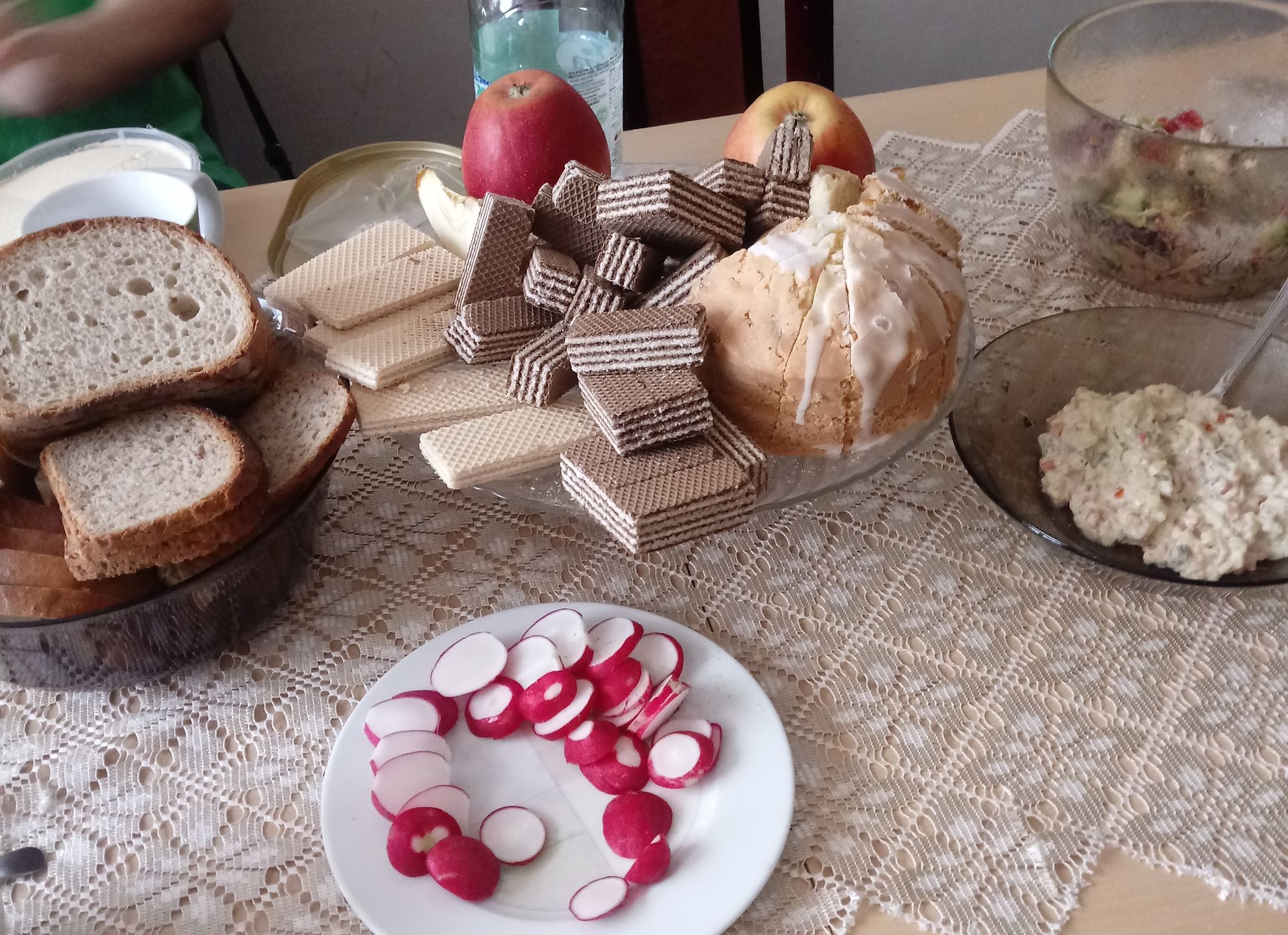 Strajkujący nauczyciele otrzymali jedzenie od rodzica 