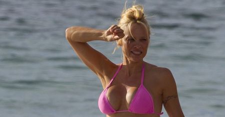 Pamela Anderson w różowym bikini!