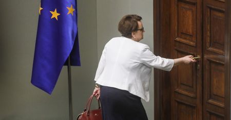 Wiceminister "za” odwołaniem szefowej MEN. "Złośliwość urządzeń głosujących"