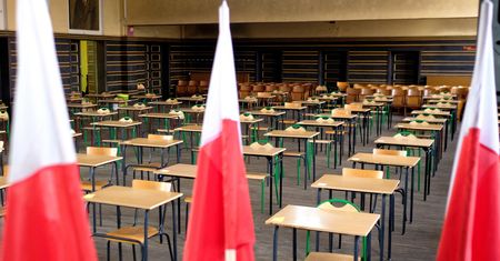 Strajk Nauczycieli. Egzamin gimnazjalny raczej uratowany, pomogą nawet wojskowi