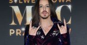Sylwester 2019: Michał Szpak z tancerzami w sukienkach. Odważnie! Oj, TVP chyba by na to nie poszło… [WIDEO]