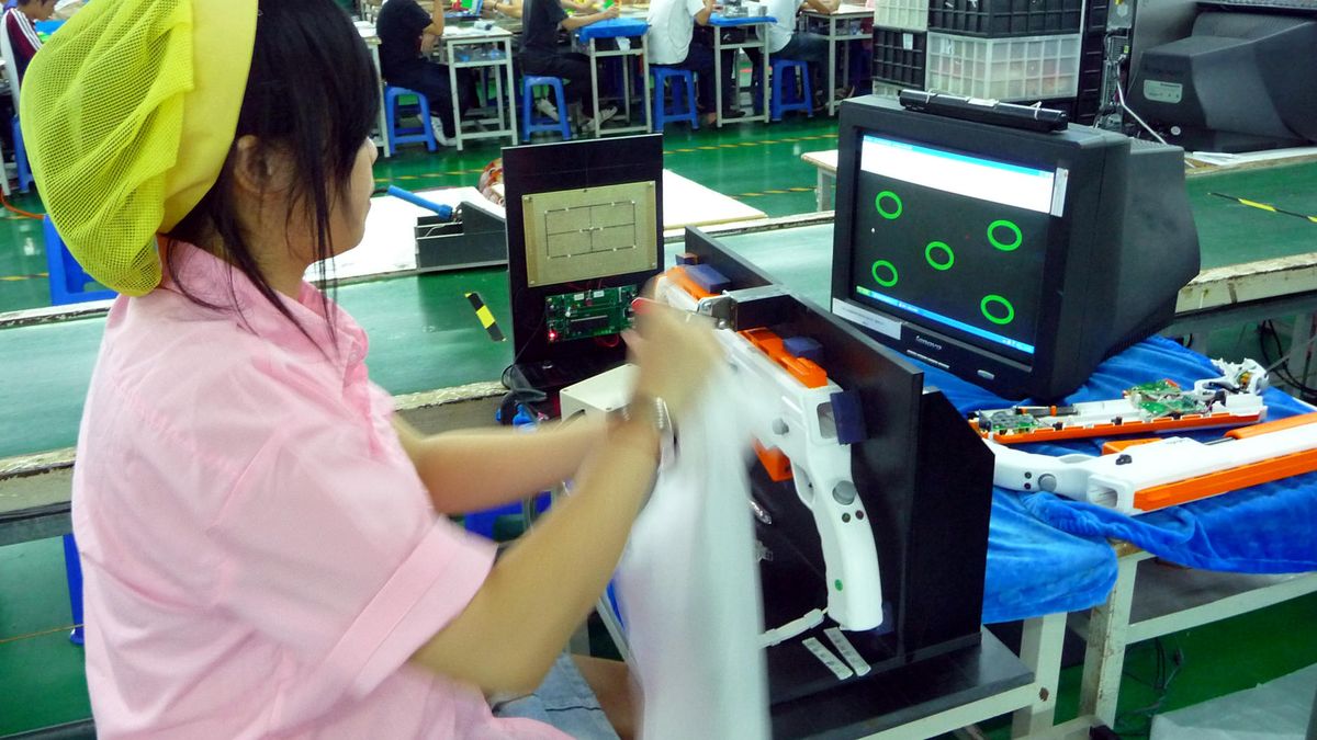 Firmy w panice przenoszą fabryki z Chin. Póki co jednak efektu wojny handlowej w danych nie widać