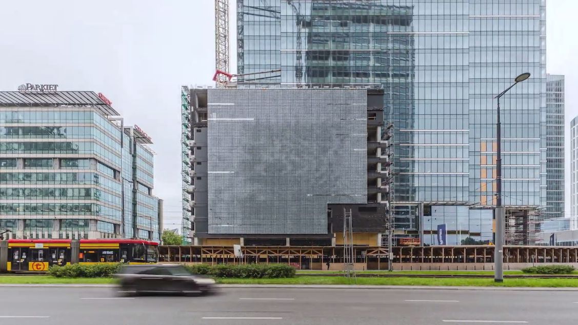 Wieżowiec ze "smoczą skórą". Warszawski budynek chwali się nową technologią 1