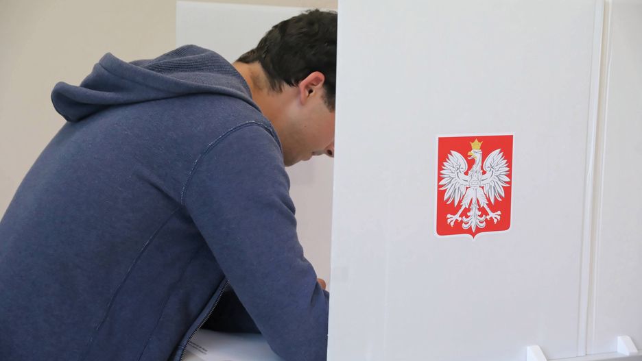 Urna na wybory parlamentarne 2019. Nadal zastanawiasz się, na kogo zagłosować?