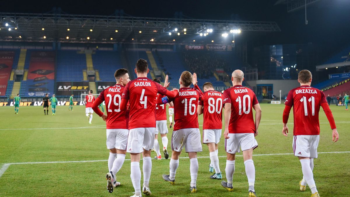 Zdjęcie okładkowe artykułu: Newspix / MARCIN PIRGA / CYFRASPORT  / Na zdjęciu: piłkarze Wisły Kraków