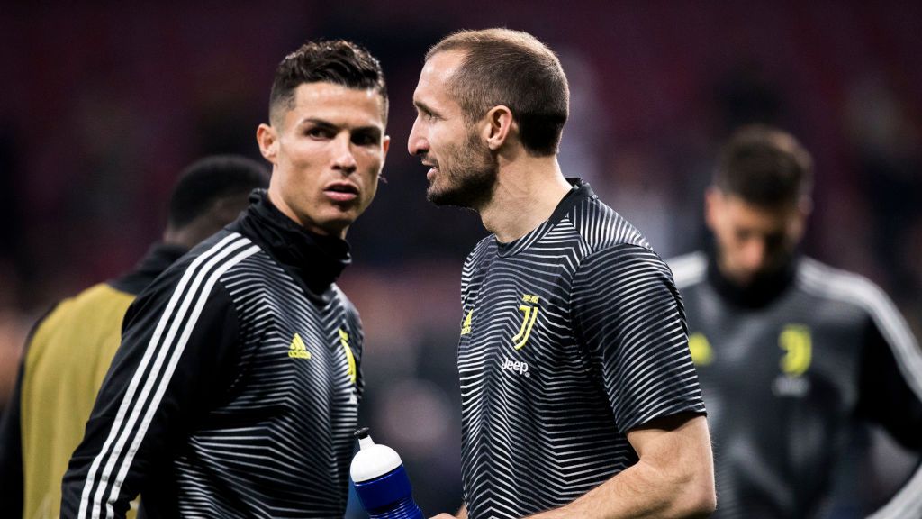 Cristiano Ronaldo (z lewej) i Giorgio Chiellini