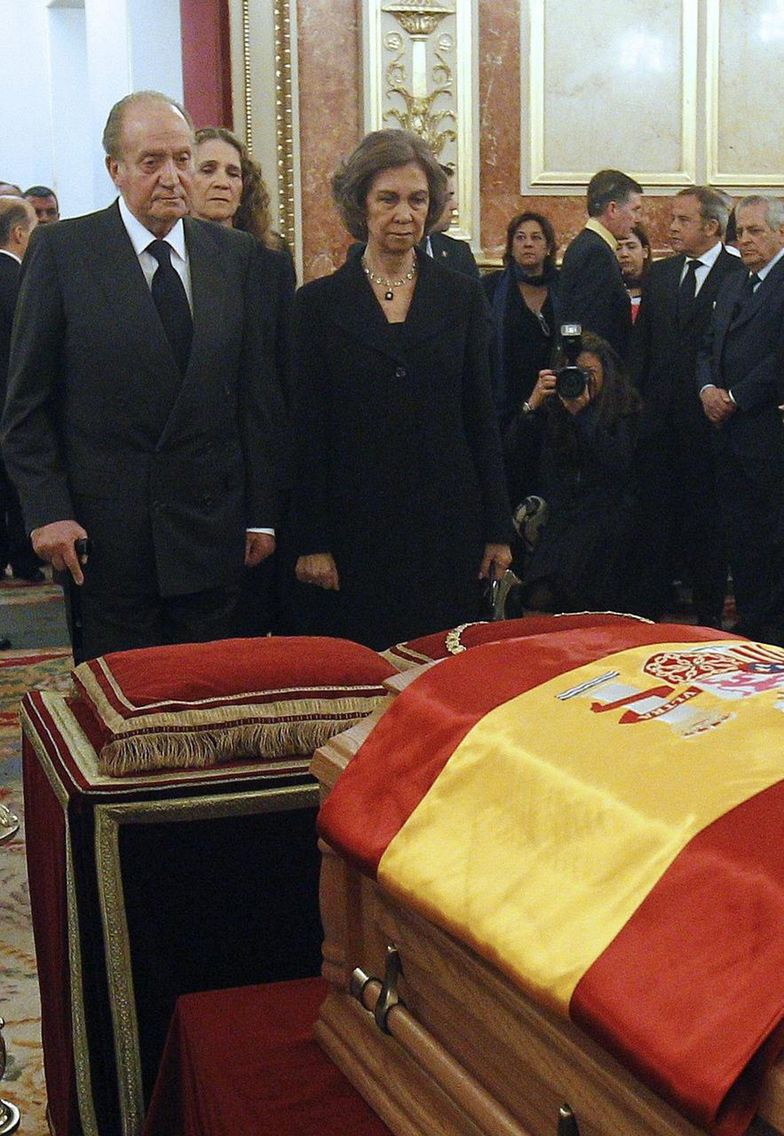Od lewej: król Juan Carlos, księżna Elena królowa Sofia