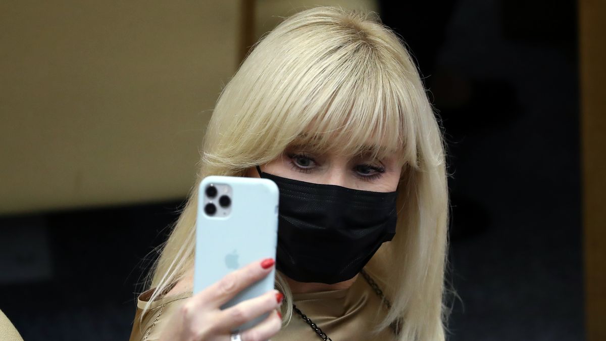 iOS po aktualizacji ma częściowo rozwiązać problem z maseczkami, fot. Getty Images