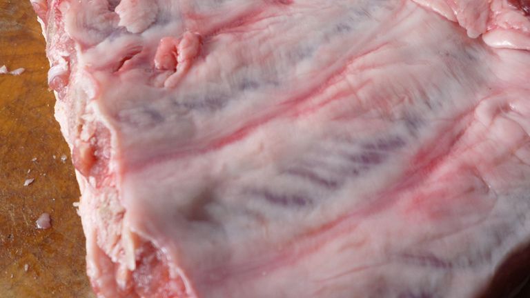 Surowe żeberka wieprzowe (mięso i tłuszcz)