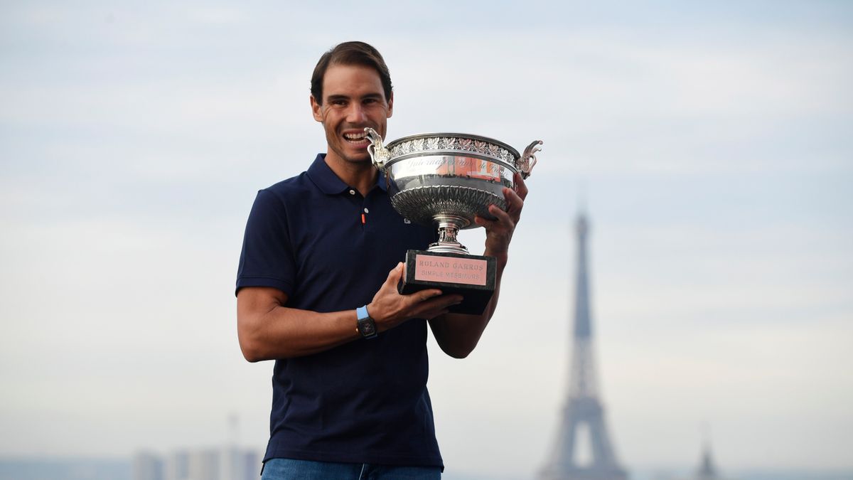 Zdjęcie okładkowe artykułu: PAP/EPA / JULIEN DE ROSA / Na zdjęciu: Rafael Nadal, mistrz Roland Garros 2020