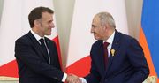 Macron zaskoczył na kolacji w Armenii. Chwycił za mikrofon i zaczął śpiewać