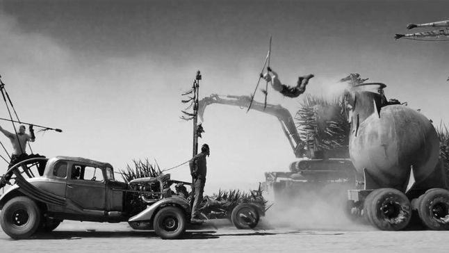 Preferowana przez reżysera wersja Mad Max: Fury Road jest czarno-biała i pozbawiona dialogów