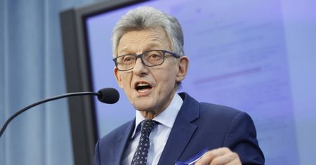 Stanisław Piotrowicz: Nie boję się o emeryturę. Obniżki świadczeń mnie nie dotyczą