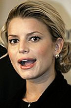 Jessica Simpson odzyskała usta