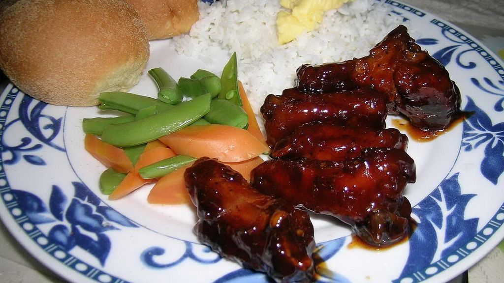 Duszone żeberka wieprzowe bez kości (mięso i tłuszcz)