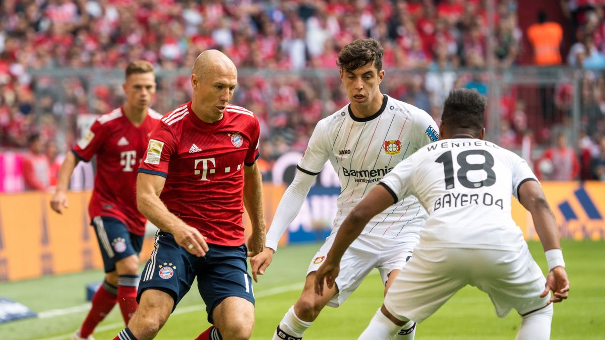 PAP/EPA / MARC MUELLER / Na zdjęciu: Arjen Robben (z lewej)