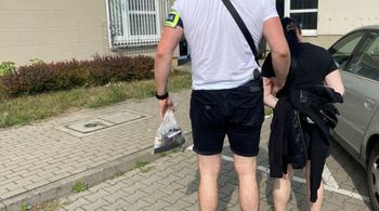 Warszawa: Magazyn heroiny w mieszkaniu. Policja zatrzymała kobietę